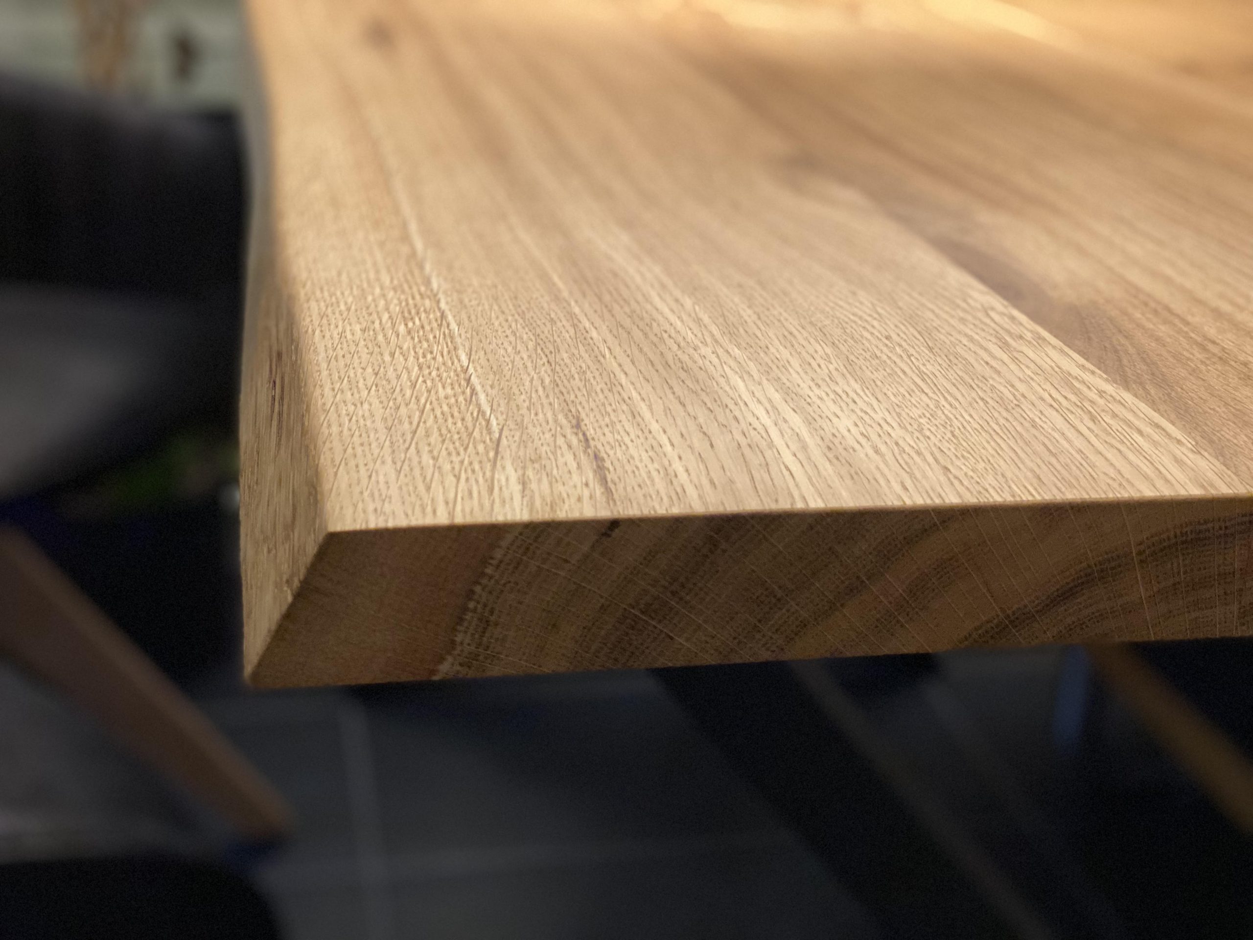 Tisch aus Massivholz